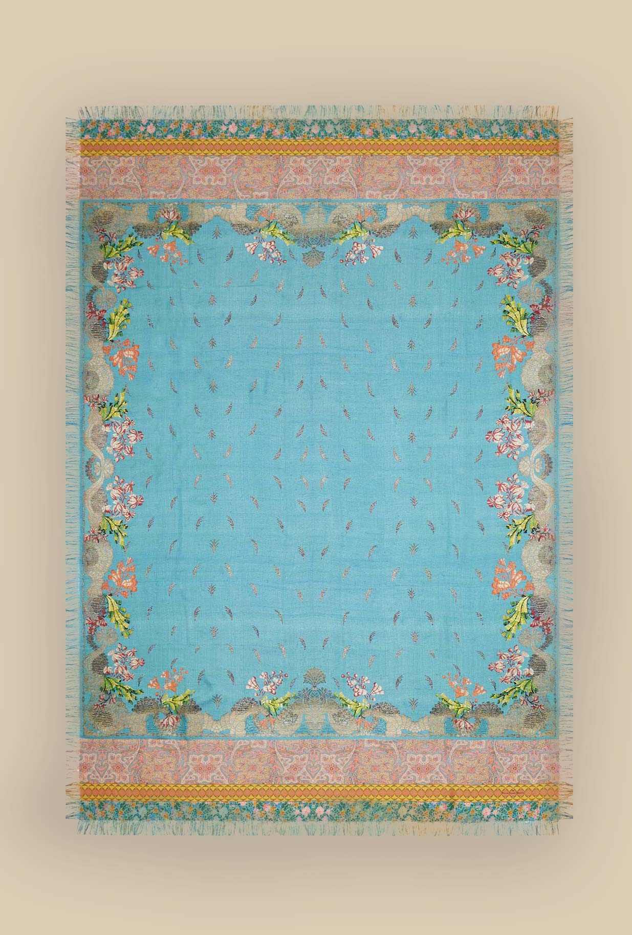 Stola in seta Côte d’Azur Dream di Pierre Louis Mascia si intrecciano con motivi floreali e paisley