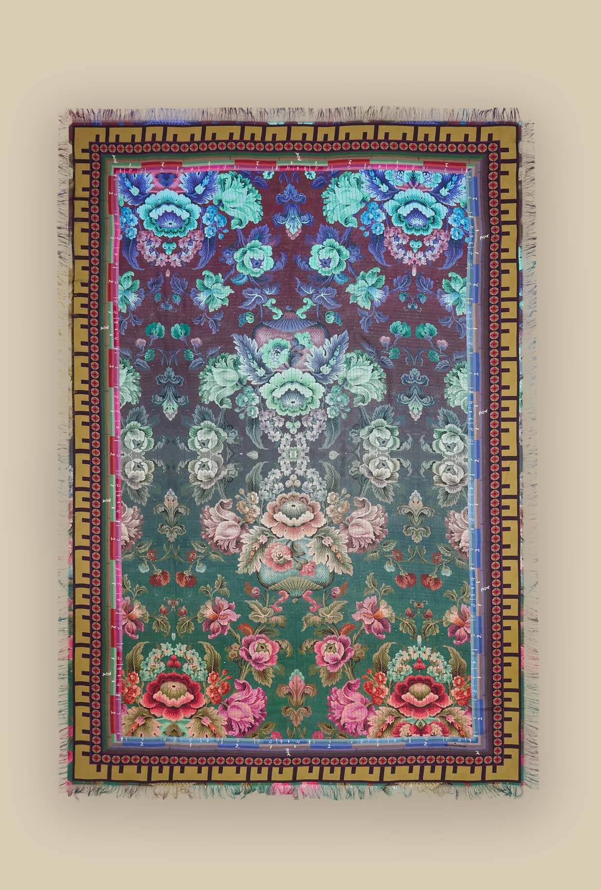 Stola in seta Kaleidoscope Bloom di Pierre Louis Mascia
