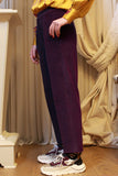 Pantalone in cordurouy viola con pince della maison Tela9 taglio cropped fw23