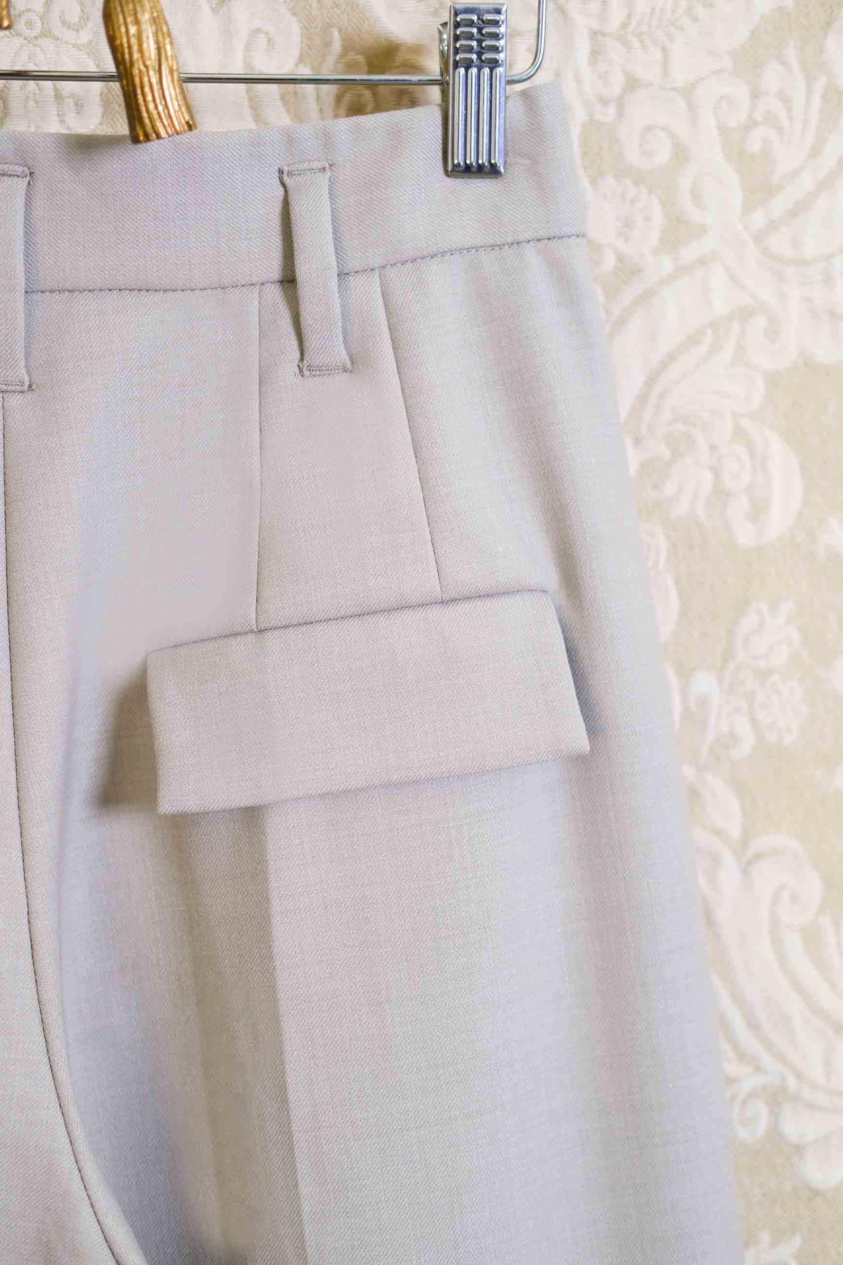 Nuovo pantalone a palazzo Edamame con doppia pince di Tela9 in filato di lana tecnica color beige