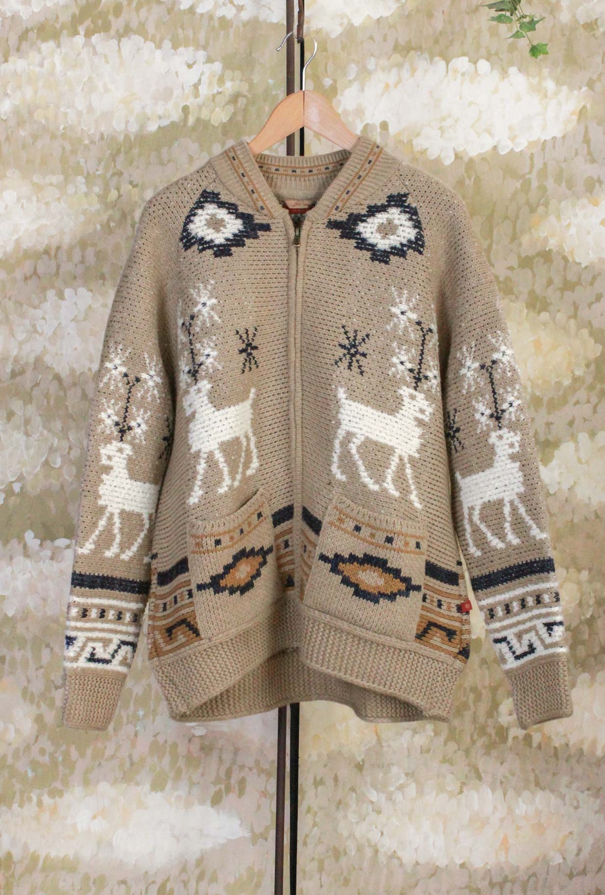 Bomber Mountain Jacket di Telacruda realizzata in un pregiato blend di lana e alpaca nell’intramontabile tonalità Corda da Uomo