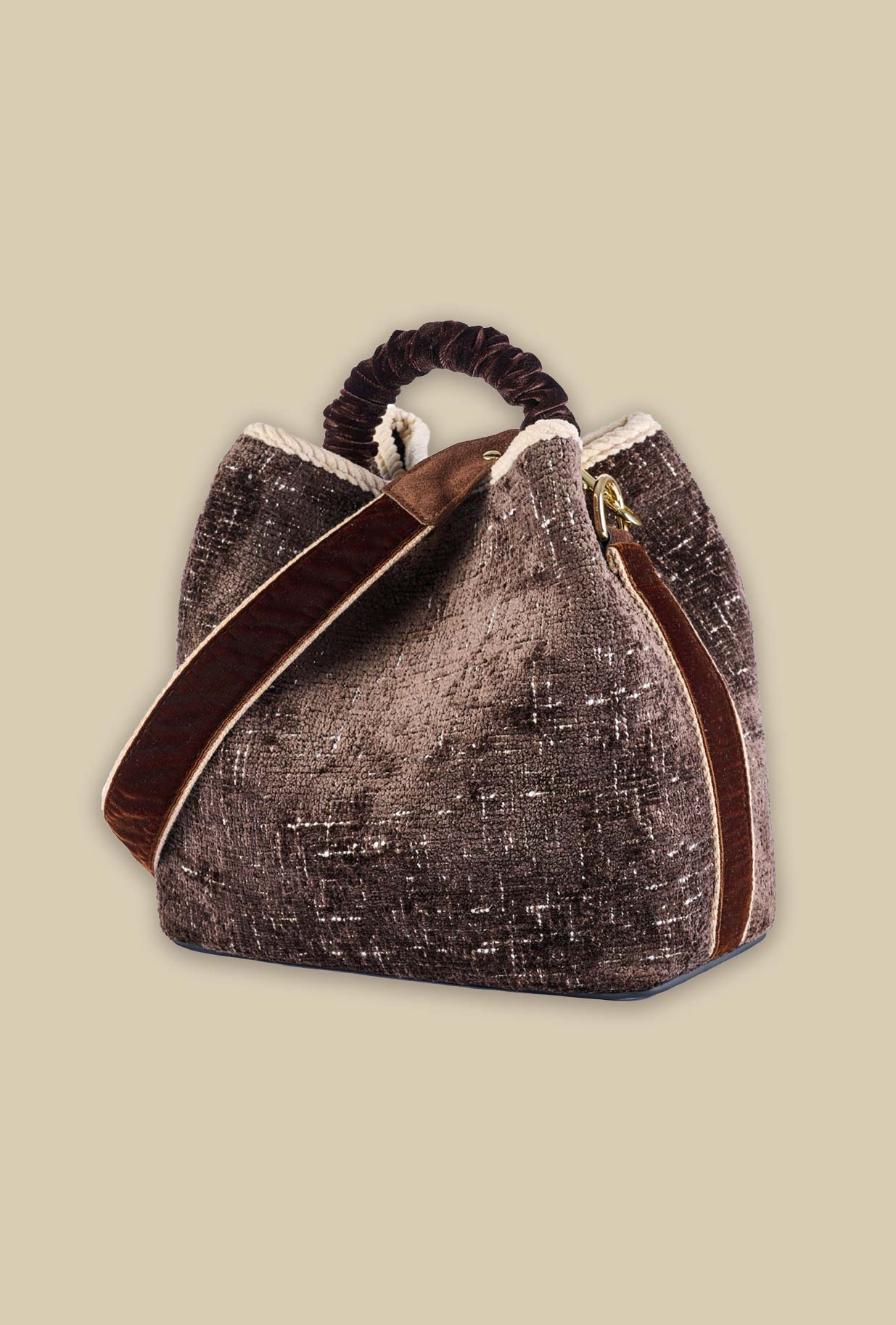 Borsa secchiello coral chenille brown della maison via mail bag made in italy autunno inverno 23