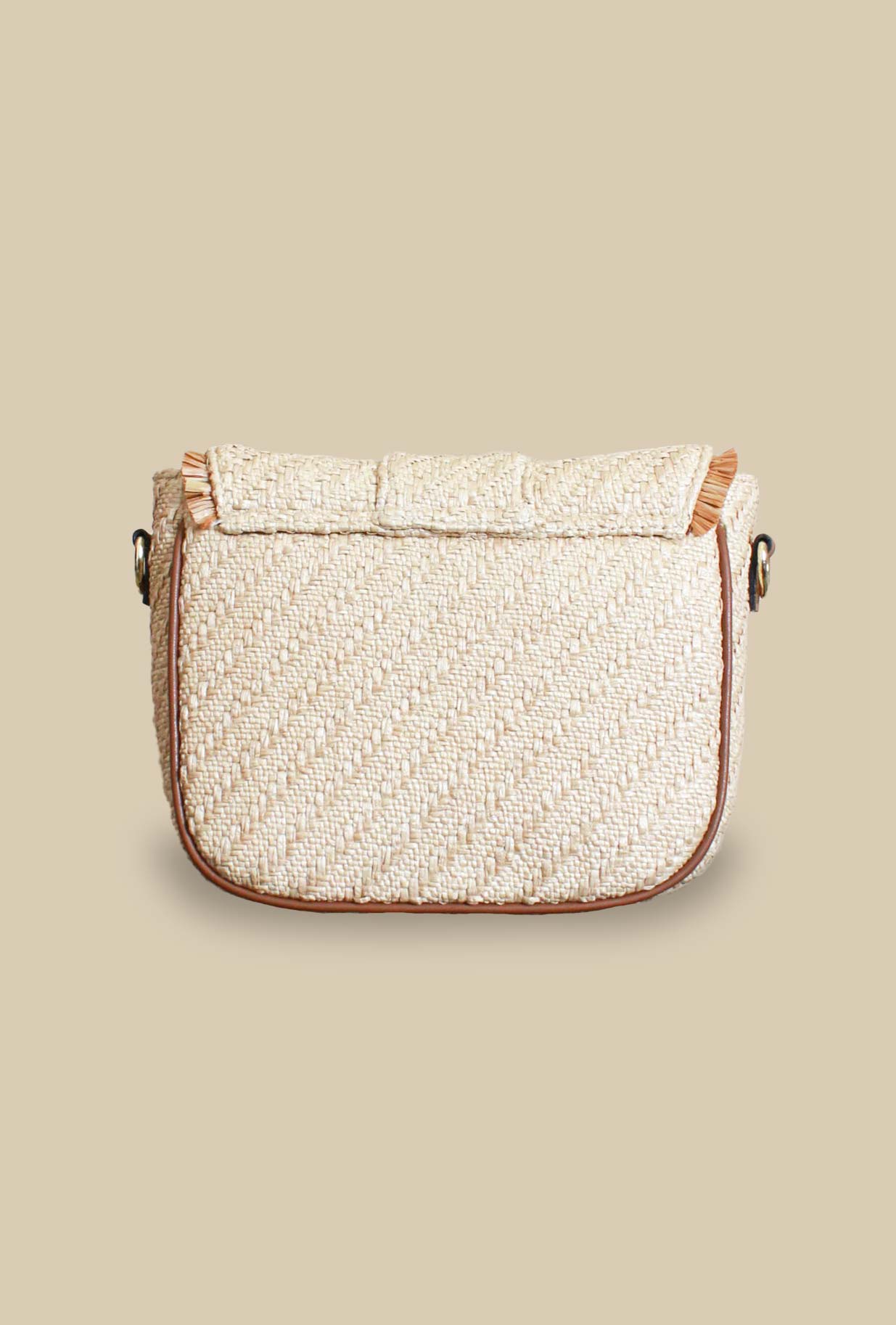Borsa a mano con tracolla in pelle in rafia jacquard natural di via mail bag