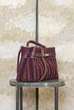 Borsa Alma di Via Mail Bag realizzata in pelle e ciniglia nell’inedita tonalità Violet-Burgundy da Donna