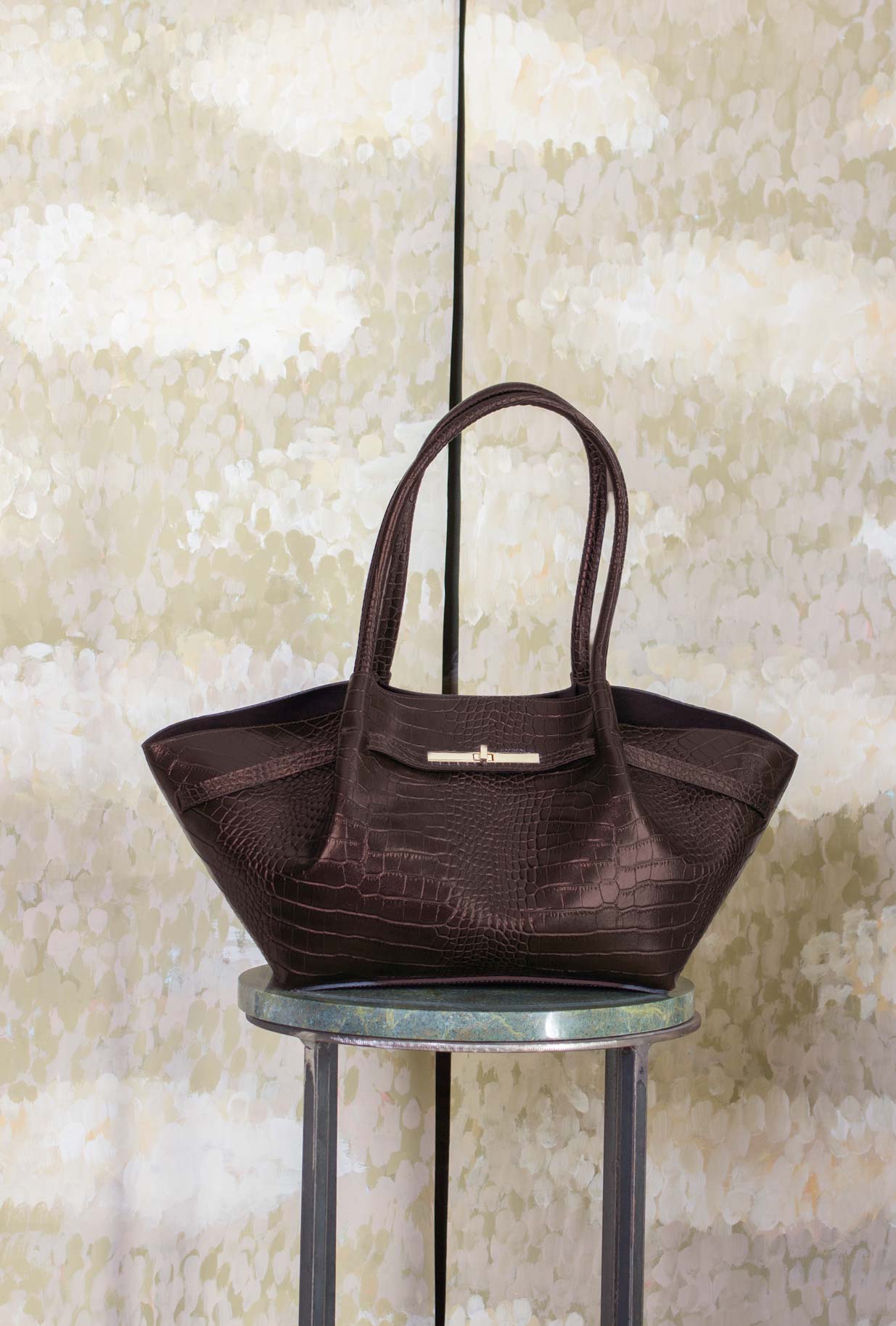 Borsa Tote Zuma di Via Mail Bag realizzata in pelle effetto cocco nell’intensa tonalità Moro