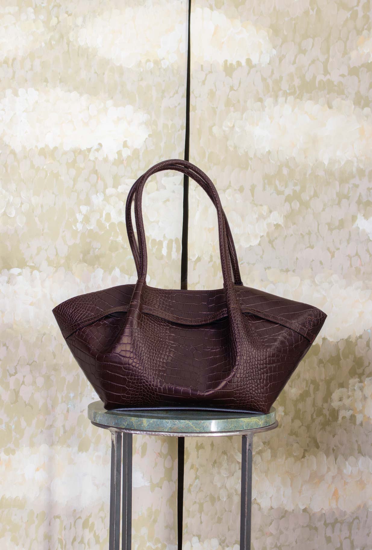 Borsa Tote Zuma di Via Mail Bag realizzata in pelle effetto cocco nell’intensa tonalità Moro