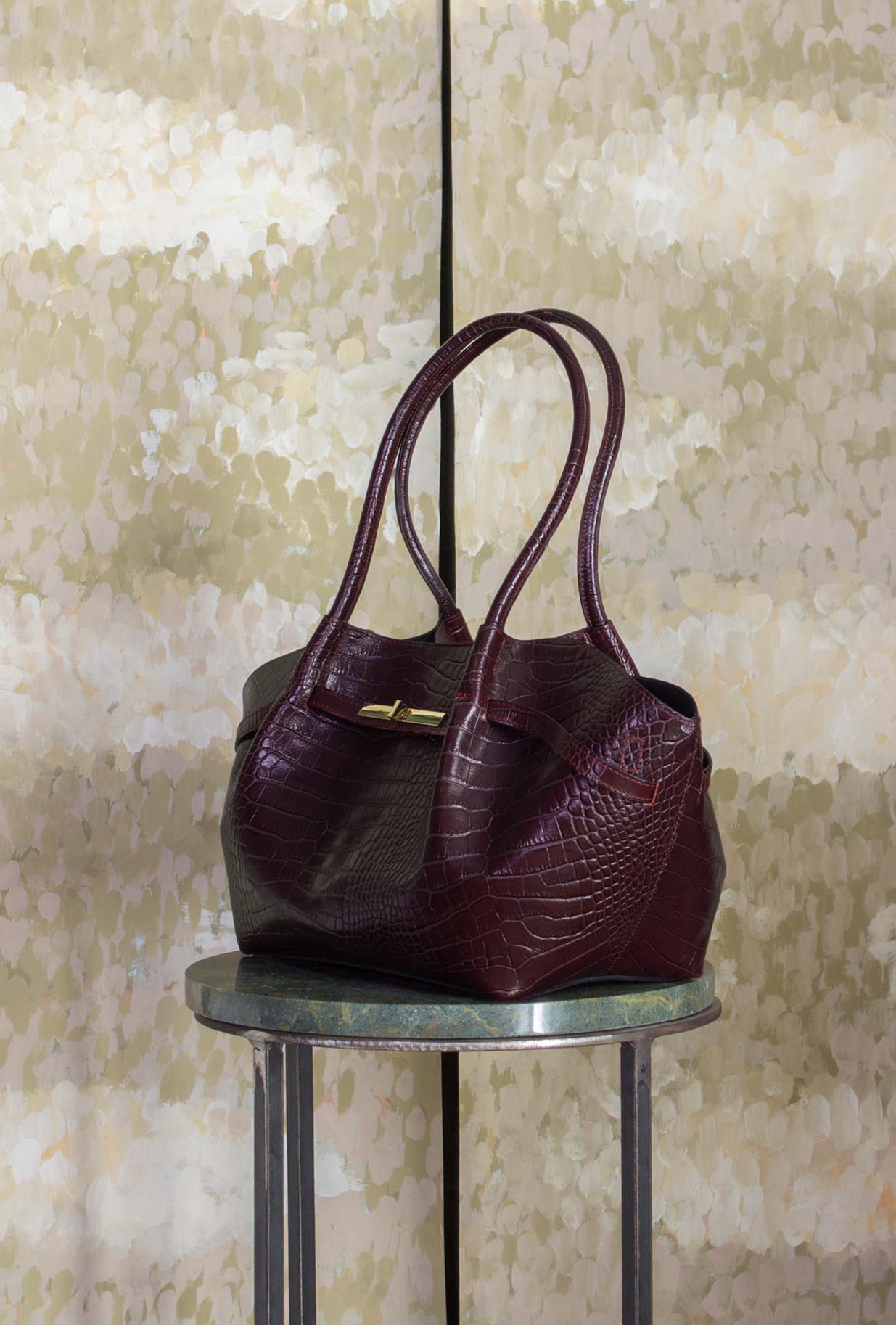 Borsa Tote Zuma di Via Mail Bagn realizzata in pelle effetto cocco nell’intensa tonalità Melanzana