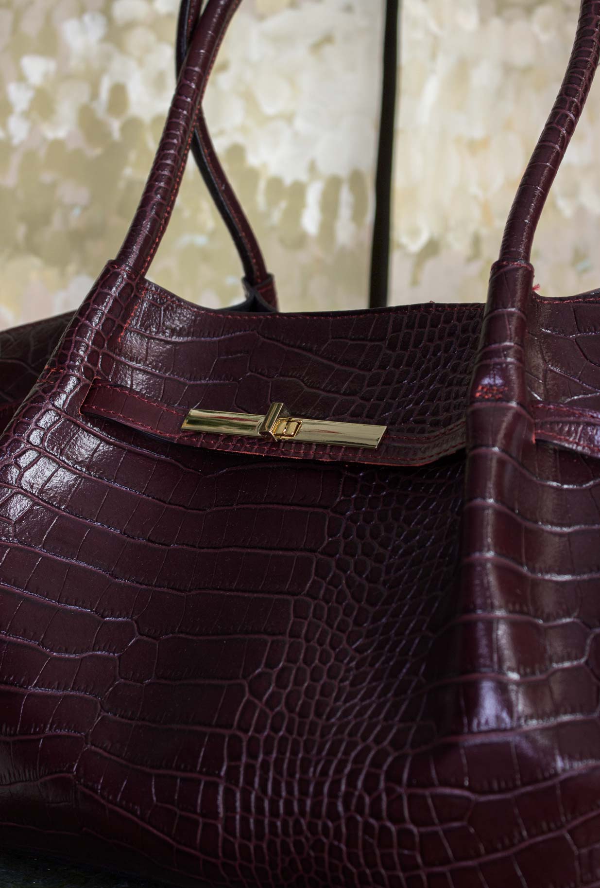 Borsa Tote Zuma di Via Mail Bagn realizzata in pelle effetto cocco nell’intensa tonalità Melanzana