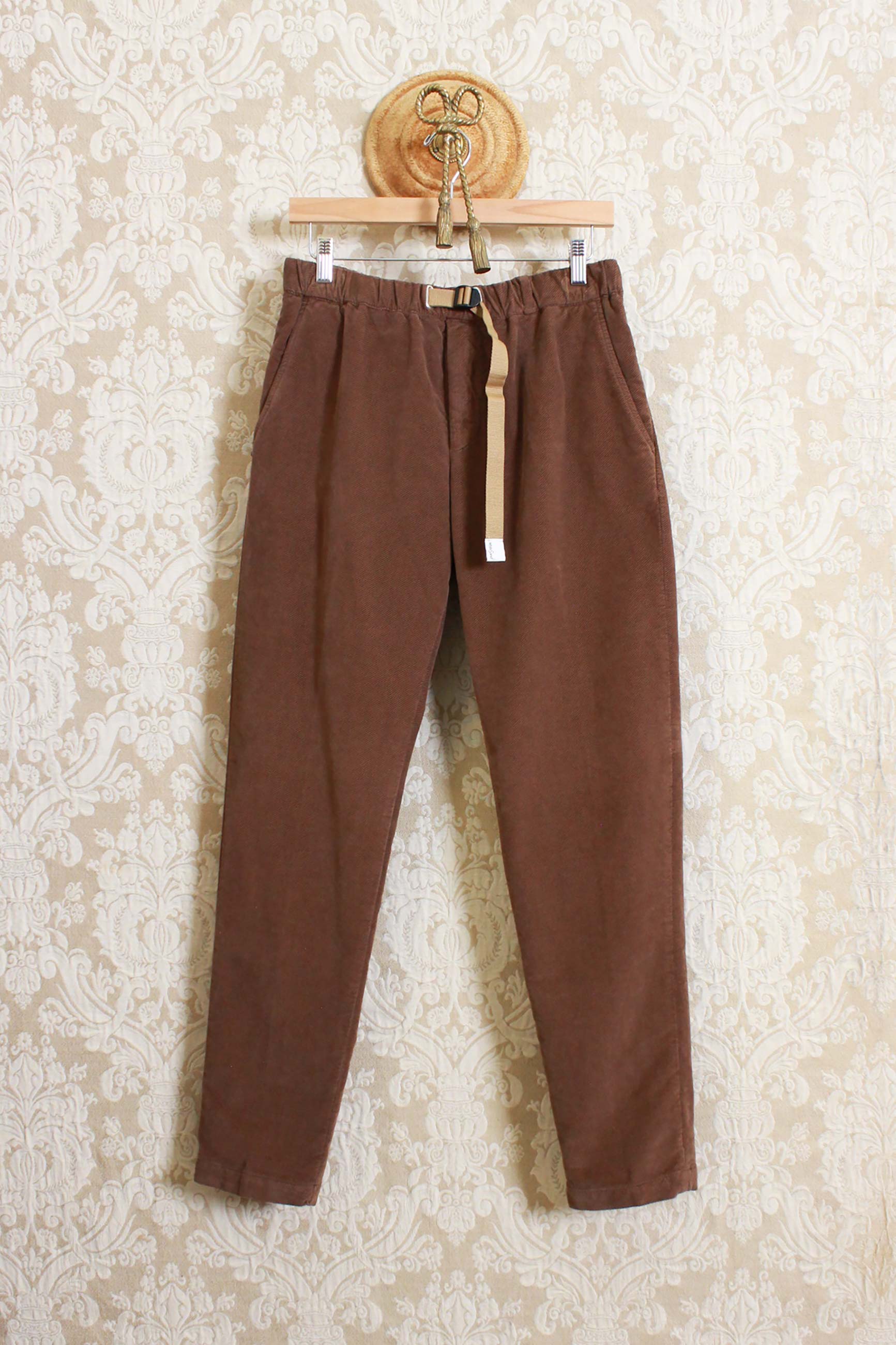 pantalone in velluto millerighe diagonale color marrone cioccolato da uomo di white sand