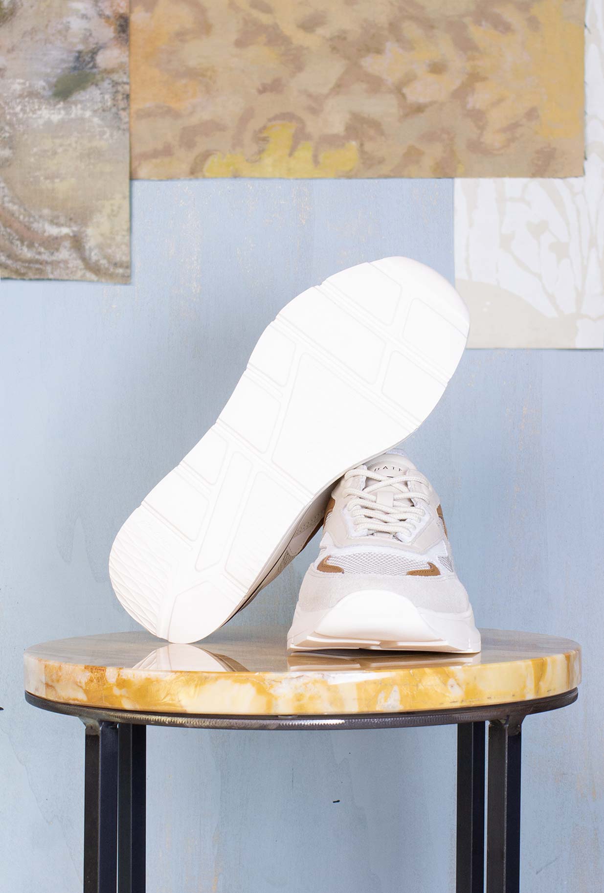 Sneakers DATE Fuga da uomo nella colorway natural white-cuoio