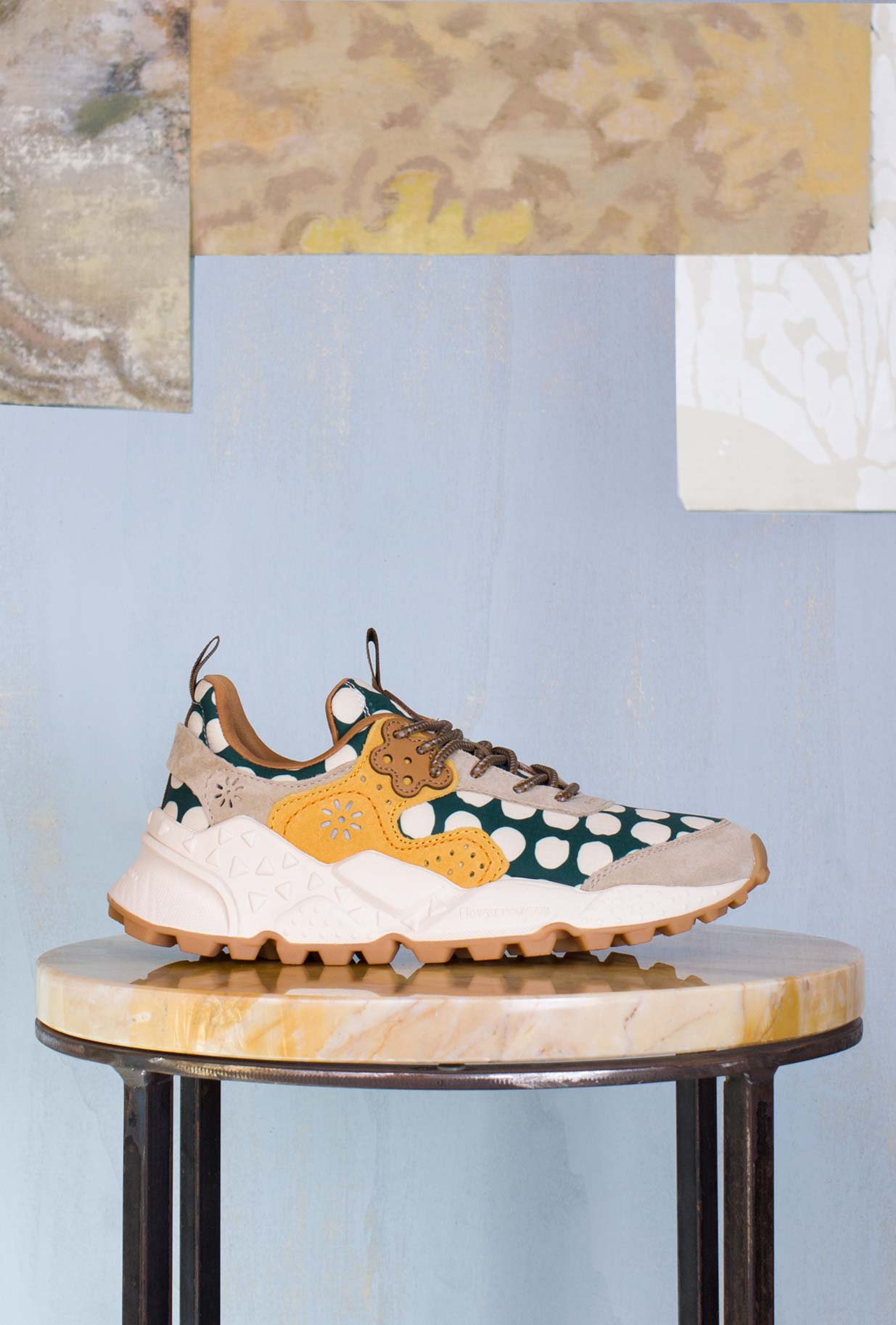 Sneakers Kotetsu da donna di Flower Mountain a pois verde e beige