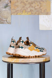 Sneakers Kotetsu da donna di Flower Mountain a pois verde e beige