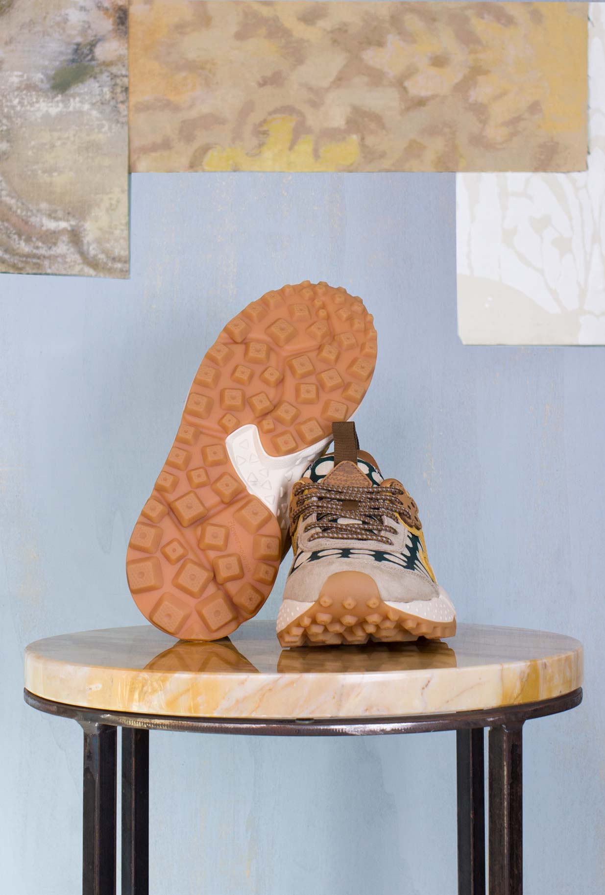 Sneakers Kotetsu da donna di Flower Mountain a pois verde e beige